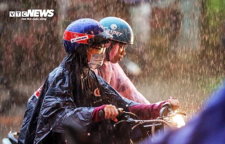 Theo Trung tâm Dự báo khí tượng Thủy văn quốc gia, từ đêm 19/6 đến ngày 27/6 khu vực vùng núi Bắc Bộ có mưa rào và dông rải rác.