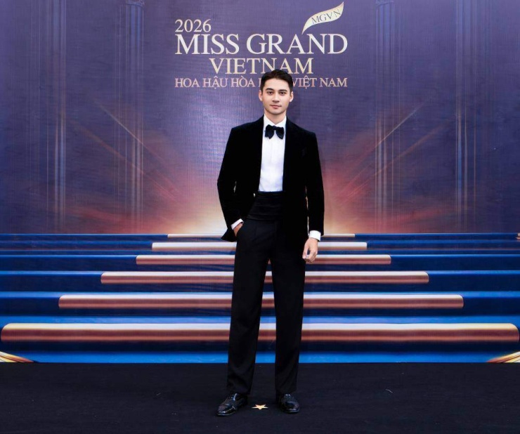 Ý Nhi khoe vòng một trên thảm đỏ Miss Grand Vietnam - 5