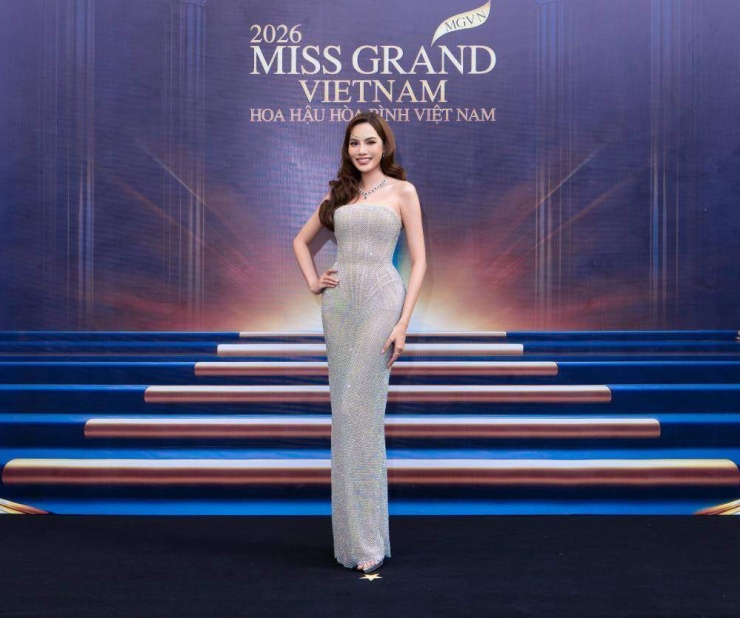 Ý Nhi khoe vòng một trên thảm đỏ Miss Grand Vietnam - 6
