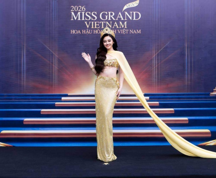 Ý Nhi khoe vòng một trên thảm đỏ Miss Grand Vietnam - 2