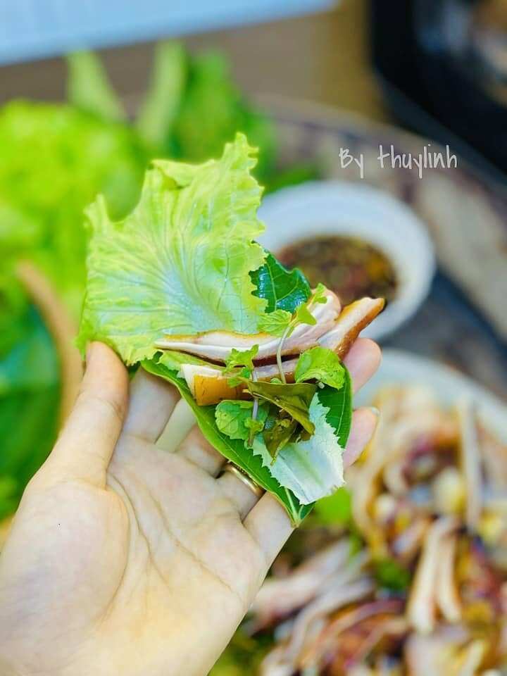 Bộ phận giàu collagen bậc nhất của con heo, đem nướng với lá mắc mật giòn sần sật, thơm nức mũi, ăn là nghiền - 10