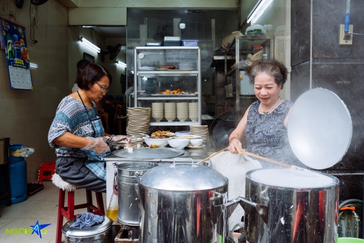 Quán bánh cuốn 4 thế hệ được Michelin khen 'ăn ngon, giá phải chăng' - 1