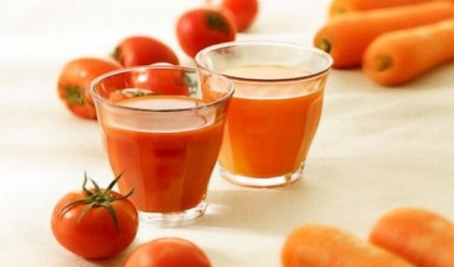 Đắp mặt nạ cà chua với cà rốt sẽ tăng cường các vitamin nhóm B giúp chống lão da và làm giảm các hắc tố từ những tia bức xạ mặt trời rất tốt.