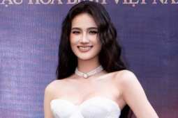 Ý Nhi khoe vòng một trên thảm đỏ Miss Grand Vietnam