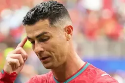 Ronaldo bị chế giễu khắp mạng xã hội