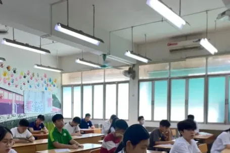 Học sinh Hà Nội được thông báo điểm thi lớp 10 qua ứng dụng iHanoi