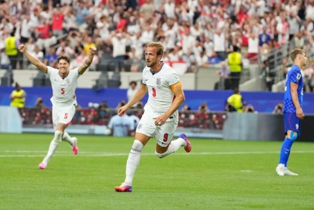 Kane ghi cú đúp đỉnh cao lập kỷ lục khủng, ĐT Anh và Croatia rượt đuổi hiệp 1 mãn nhãn