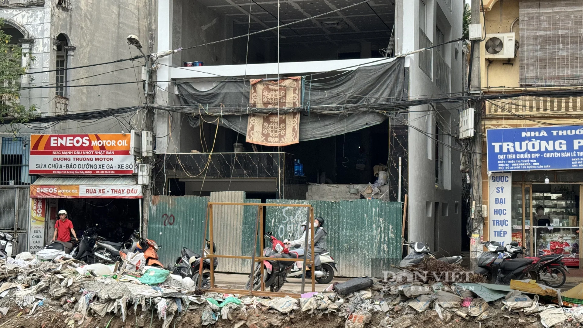 Nhiều căn nhà dọc tuyến Vành đai 2.5 đã được xây mới, cải tạo mặt tiền để đón đầu lợi thế mặt đường.&nbsp;Ảnh: Anh Văn