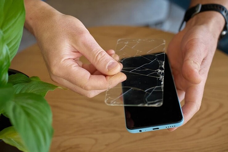 Kính cường lực có thể nứt chỉ vì thói quen hằng ngày của người dùng.