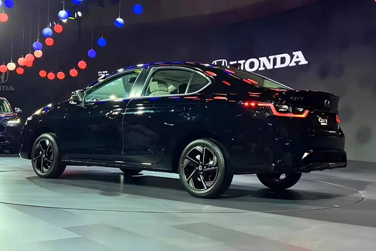Xe có giá từ 334,46 triệu đồng tại Ấn Độ.