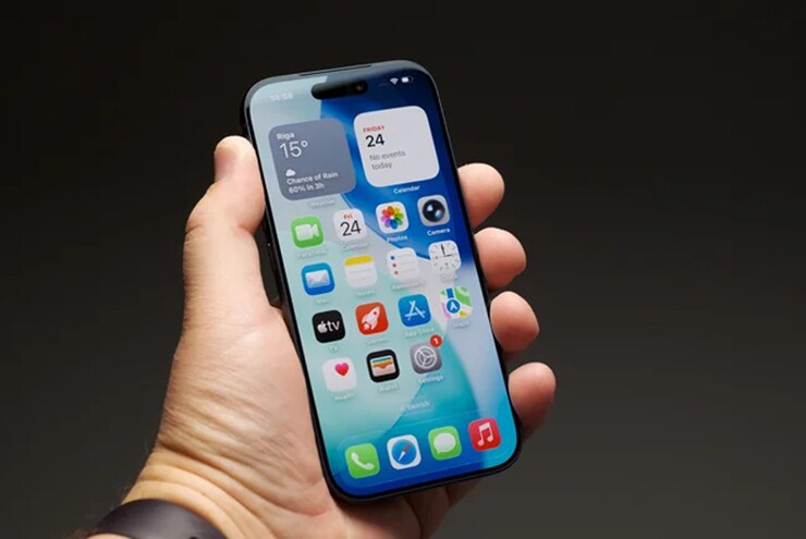 iPhone có màn hình khá sáng.