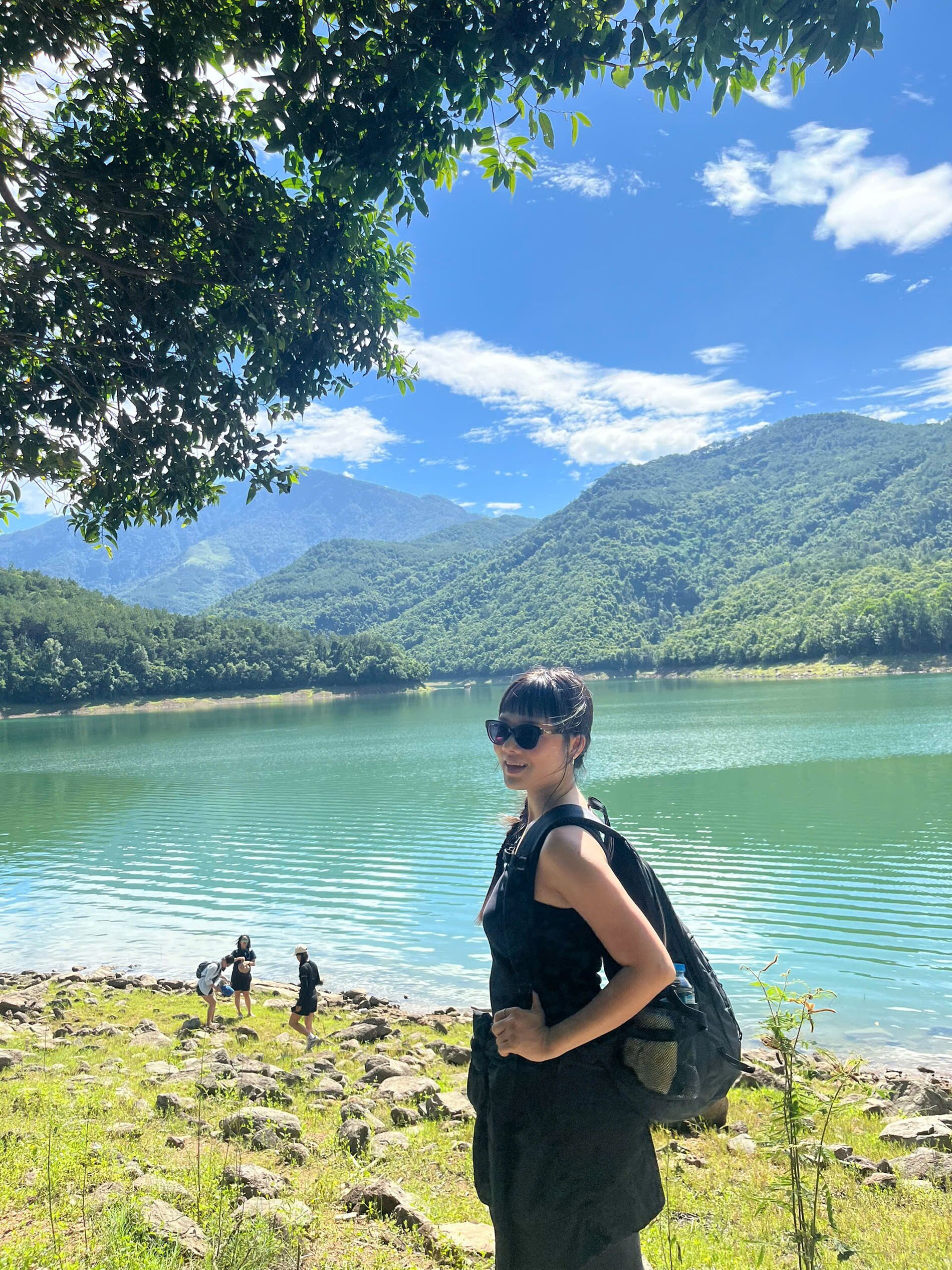 Du khách tới hồ cần chú ý giữ gìn vệ sinh môi trường và bảo vệ cảnh quan thiên nhiên hoang sơ