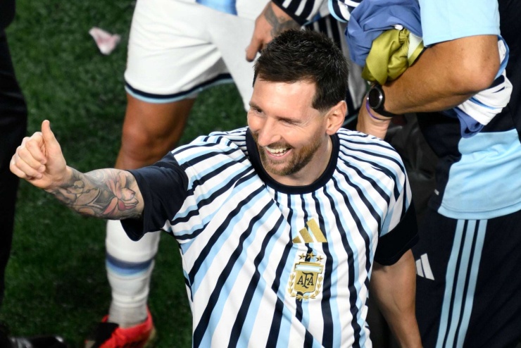 Lionel Messi là thần tượng lớn nhất của NHM bóng đá Bangladesh. Ảnh: AP.