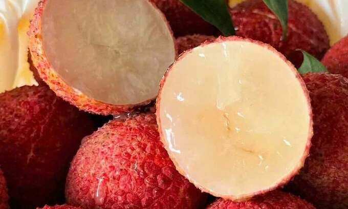 Vải không hạt Trung Quốc được bán tại cửa hàng ở phường Tam Bình (TP HCM). Ảnh: An Phú