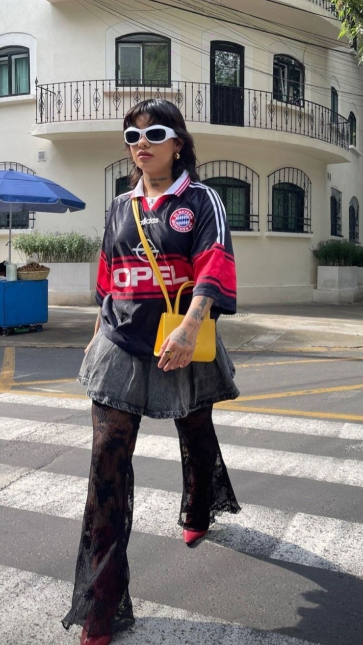 Giới trẻ diện mốt áo đấu mùa World Cup - 10