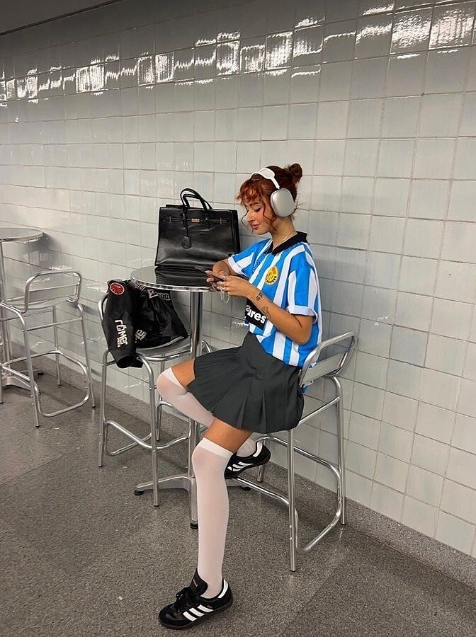 Giới trẻ diện mốt áo đấu mùa World Cup - 12