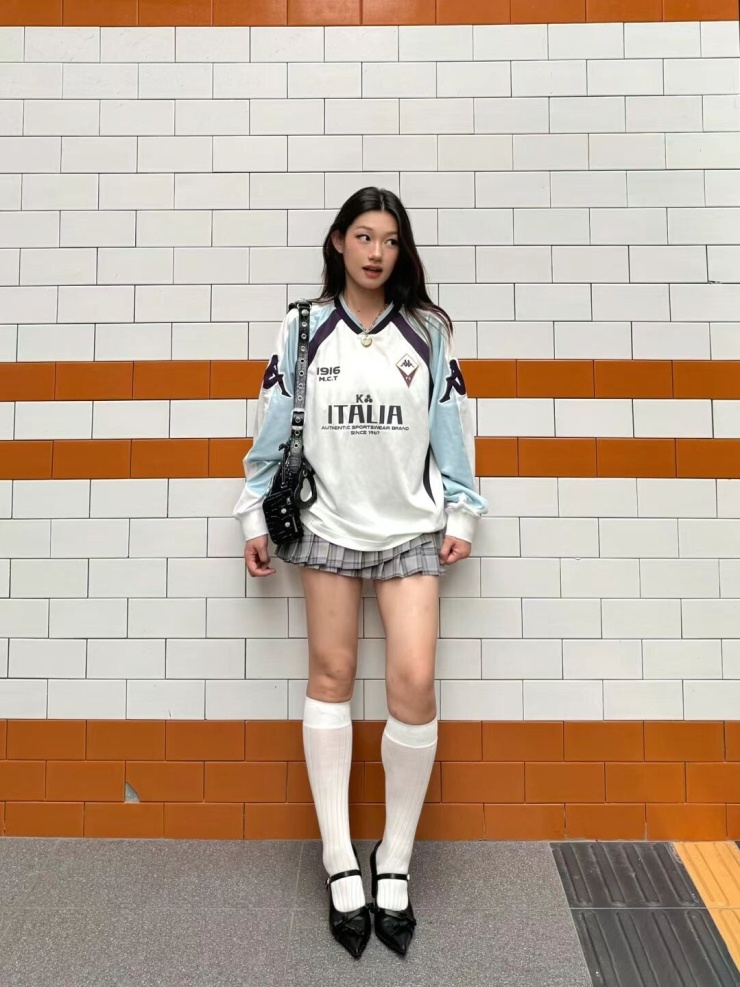 Giới trẻ diện mốt áo đấu mùa World Cup - 9