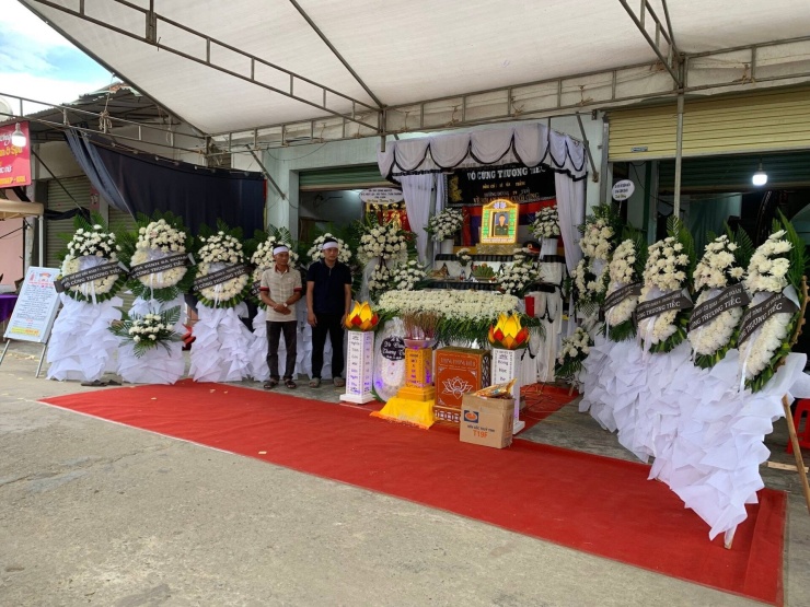 Đám tang thượng úy Lê Văn Thắng tại quê nhà. Ảnh: Tân Kỳ - Miền Tây Xứ Nghệ