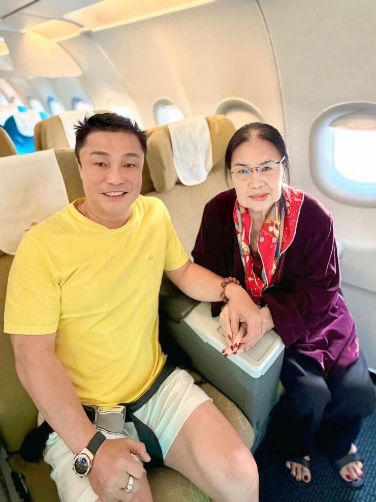Lý Hùng, Lý Hương mừng sinh nhật mẹ - 7