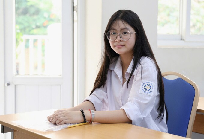 Thí sinh thi lớp 10 trường THPT chuyên Đại học Sư phạm, sáng 4/6. Ảnh: Thanh Hằng