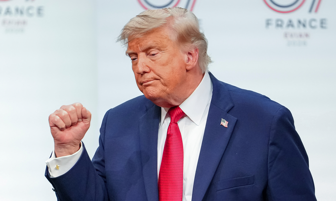 Ông Trump: Quyền lực của tôi không có giới hạn - 1