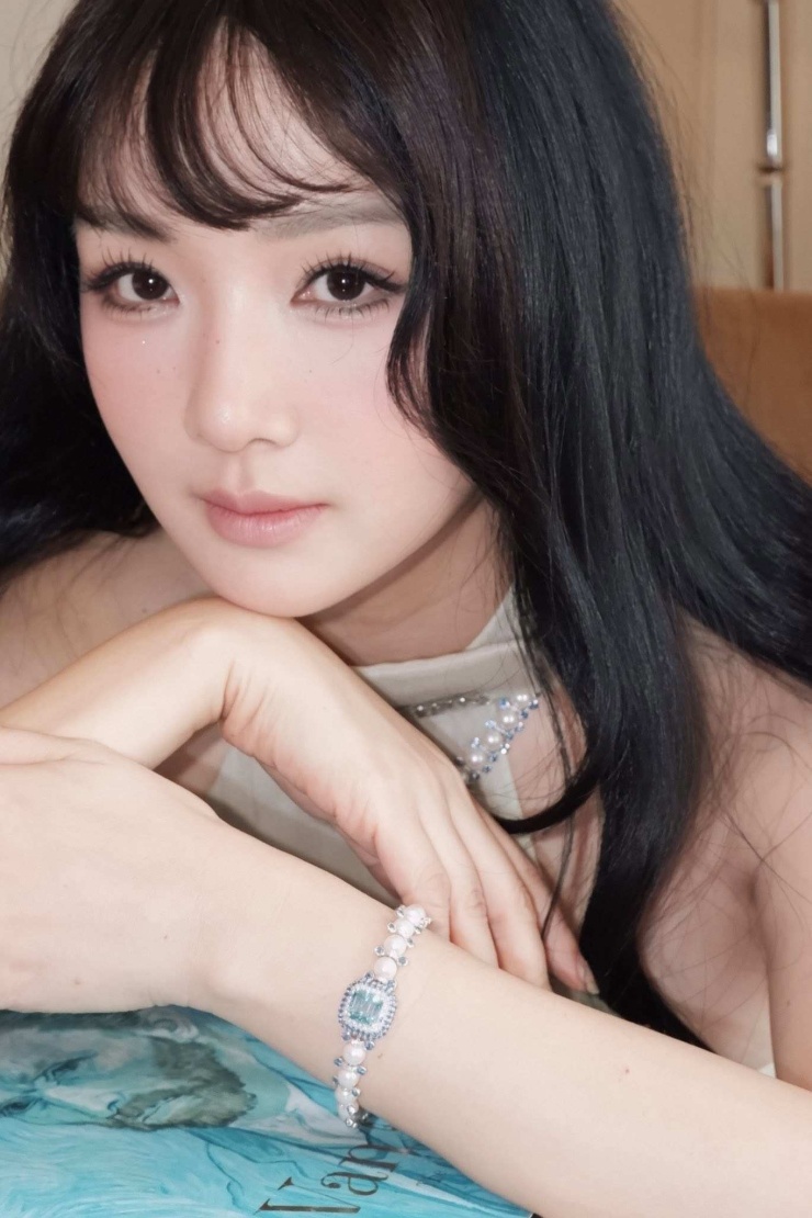 "Điều khiến Giáng My luôn yêu thời trang là được đến với những góc nhìn mới về cái đẹp... Mỗi lần đồng hành đều là một lần khám phá những cảm xúc, những giới hạn và những phiên bản khác của bản thân thông qua thời trang", Giáng My bày tỏ.