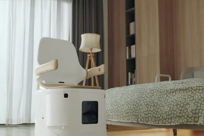 Chuyện không ngờ: Bồn cầu biết chạy đến tận giường phục vụ - 1