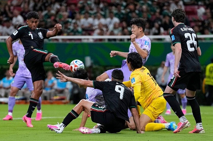 Trực tiếp bóng đá Mexico - Hàn Quốc: Cứu thua liên tiếp (World Cup) (Hết giờ) - 3