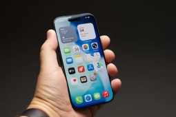 Tại sao iPhone đang sáng bỗng tối đi chỉ sau vài phút sử dụng?