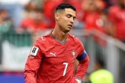Ronaldo hãy dừng lại: Đừng "cố đấm ăn xôi" làm hoen ố cả sự nghiệp vĩ đại