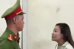 Người phụ nữ chửi bới, hành hung cán bộ công an là ai?