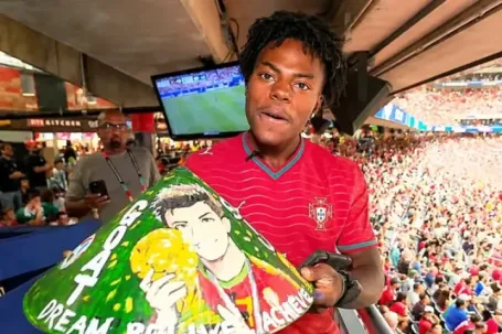 Nón lá Việt Nam bất ngờ xuất hiện ở World Cup