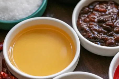 Loại gia vị nhiều nhà để ngay cạnh bếp đang âm thầm sinh độc tố: Kiểm tra ngay trước khi quá muộn