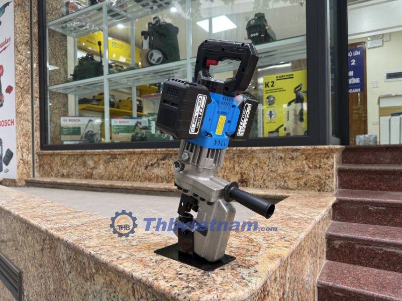 Máy đột thủy lực giúp đột lỗ nhanh, đều trên tủ điện, thép tấm