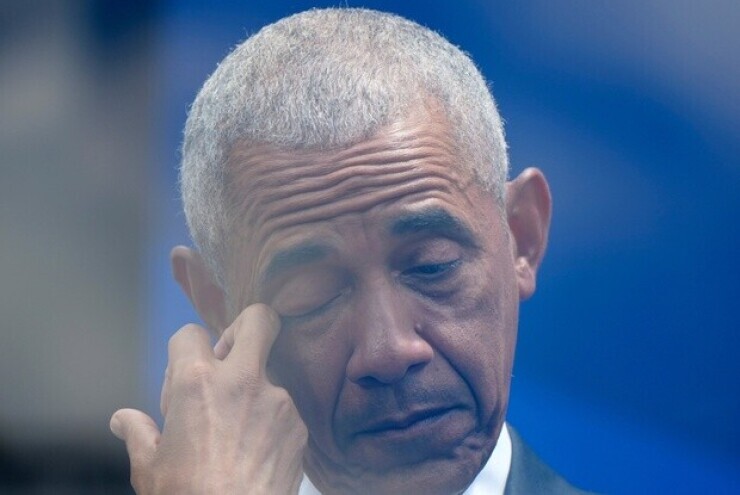 Ông Obama rơi nước mắt khi nghe bài phát biểu của vợ