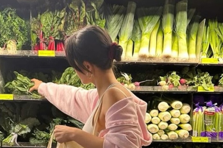 Mùa hè nên ăn gì để vừa mát người, vừa giữ dáng? 4 loại rau củ giàu tính kiềm dễ tìm, dễ nấu, càng ăn càng khỏe