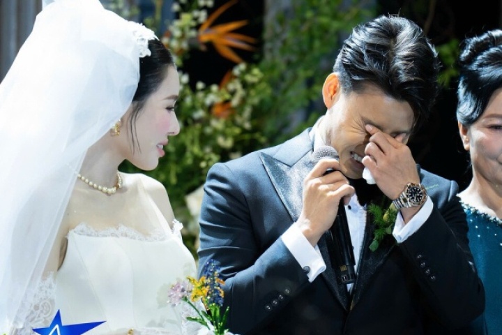 Văn Thanh nghẹn ngào nhớ cha trong ngày cưới
