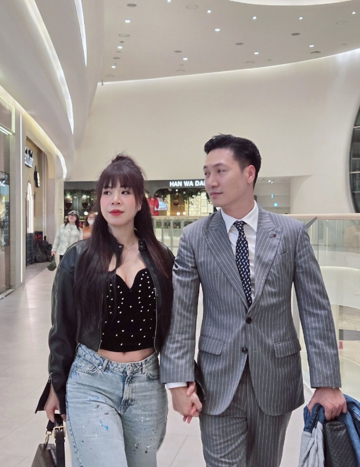 Mạnh Trường sinh năm 1985, nổi tiếng với các phim giờ vàng như: Tuổi thanh xuân, Ngược chiều nước mắt, Chạy trốn thanh xuân, Cả một đời ân oán, Hương vị tình thân, Chúng ta của 8 năm sau, Lằn ranh, Bước chân vào đời....&nbsp;