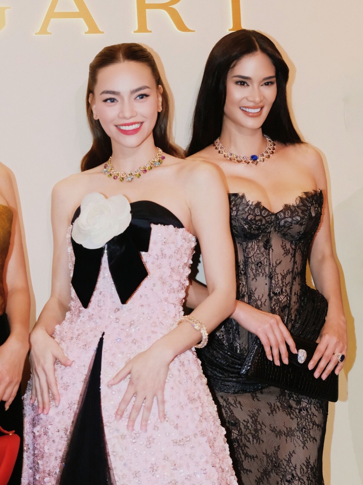 Hồ Ngọc Hà đeo trang sức hơn 20 tỷ đồng sánh vai Kim Lý - 8
