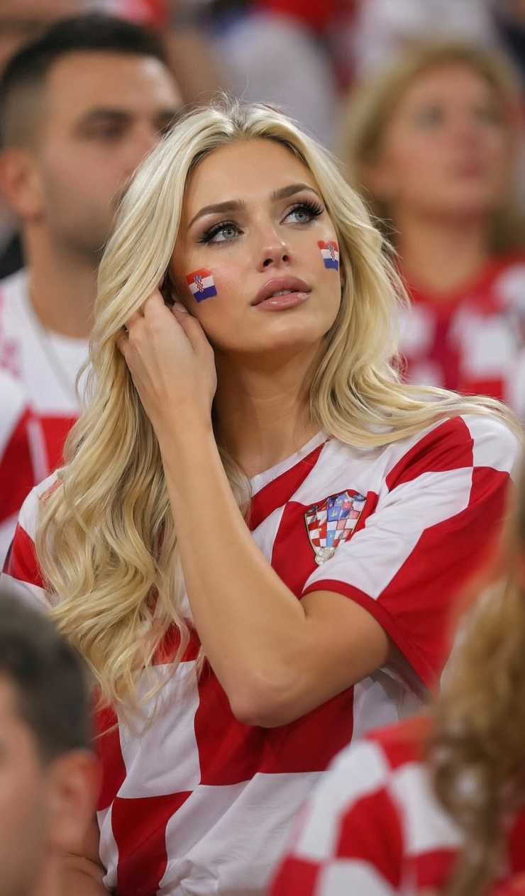 Dàn CĐV xinh đẹp 'thiêu đốt' khán đài World Cup - 7