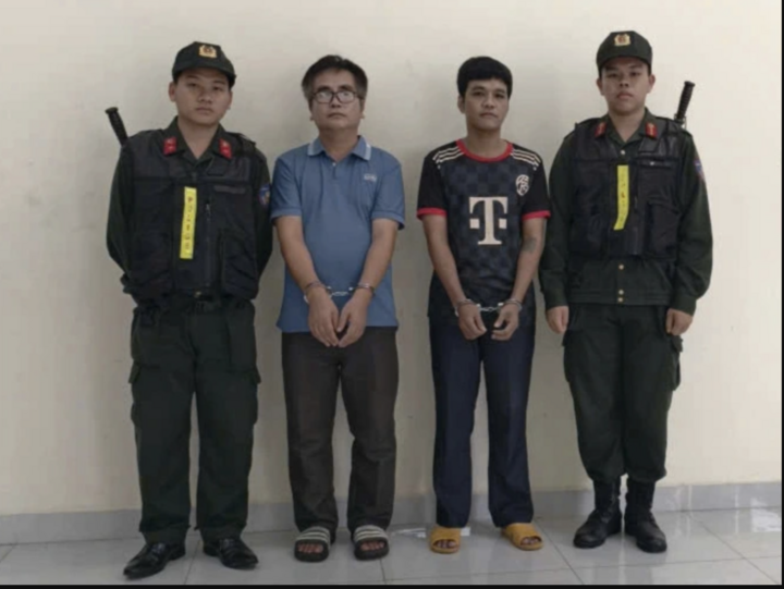 Nguyễn Văn Thắng (thứ hai từ trái sang) và Lâm Thanh Vững tại cơ quan điều tra. (Ảnh: Công an TP.HCM)