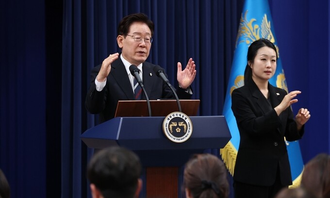 Tổng thống Hàn Quốc Lee Jae Myung phát biểu trong cuộc họp báo tại Phủ tổng thống ở Seoul ngày 19/6. Ảnh: Yonhap