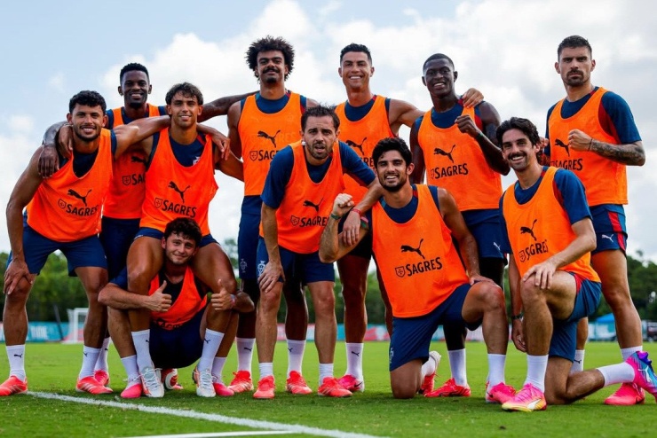 Ronaldo đăng ảnh kêu gọi đoàn kết giữa những lùm xùm. Ảnh: @Cristiano