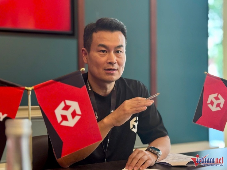Ông Minseok Song, Giám đốc bộ phận giải trí khu vực Hàn Quốc và Đông Nam Á tại Unity chia sẻ với báo chí bên lề sự kiện U/Day Hanoi 2026. Ảnh: Du Lam