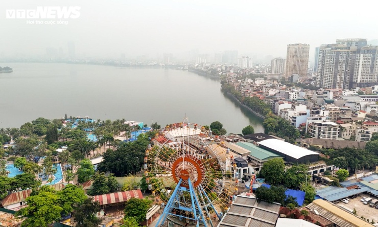 Hồ Tây là hồ nước ngọt tự nhiên lớn nhất Hà Nội với diện tích hơn 526ha, được hình thành từ một đoạn sông Hồng cổ sau quá trình bồi đắp và thay đổi dòng chảy hàng nghìn năm.