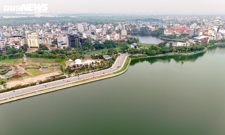 Trong khi đó, một số đoạn như khu vực hồ sen trên phố Nhật Chiêu đã được mở rộng trong những năm gần đây, góp phần cải thiện đáng kể khả năng kết nối giao thông quanh hồ.