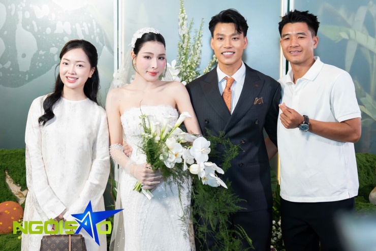 Hòa Minzy, Công Phượng và dàn sao dự cưới cầu thủ Văn Thanh - 9
