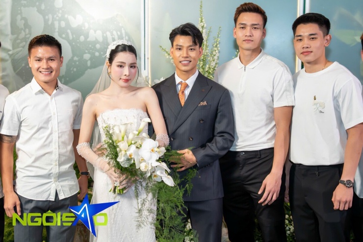 Hòa Minzy, Công Phượng và dàn sao dự cưới cầu thủ Văn Thanh - 10