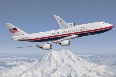 Tổng thống Donald Trump ra mắt chiếc Air Force One mới