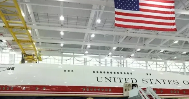 Chuyên cơ "Nhà Trắng biết bay" xa hoa chưa từng có của Tổng thống Trump